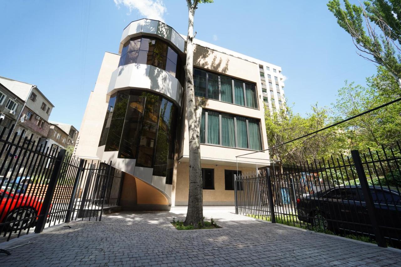 B&M Hotel Erivan Exterior foto